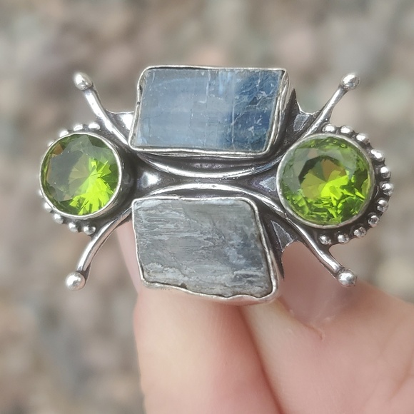 New Rough Kyanite & Peridot 925 Silver Statement Ring. - Picture 2 of 11